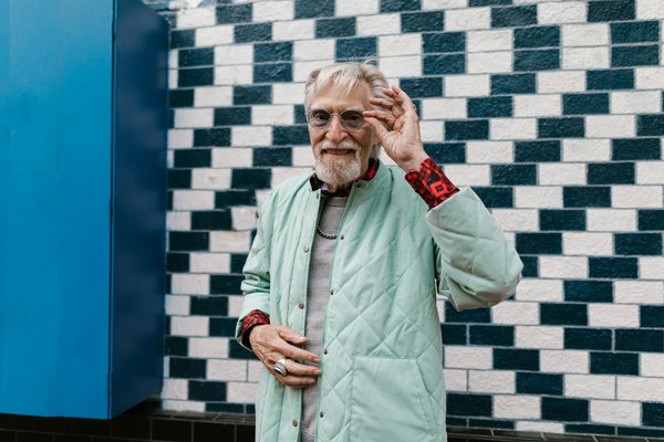 Quels sont les bienfaits de la marche pieds nus sur la santé globale ?