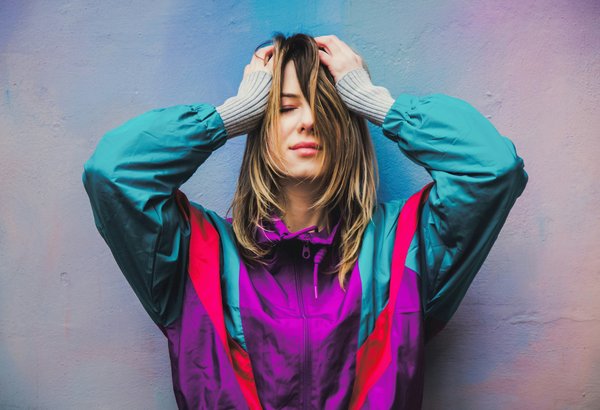 Comment associer des vêtements en tweed avec des pièces modernes pour un look élégant ?