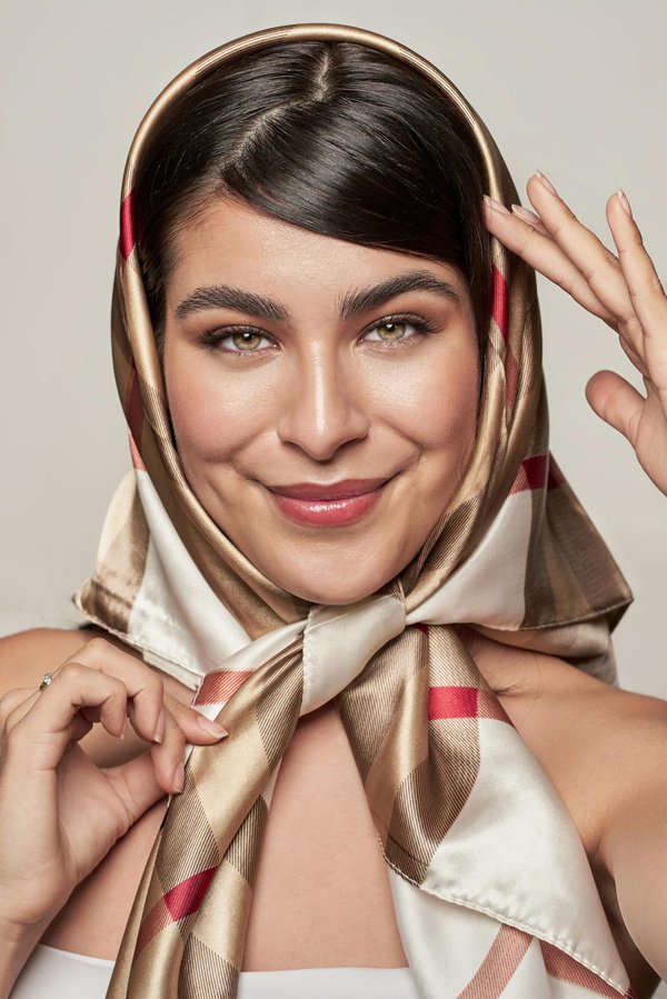 Carré de soie pour femme : élégance et qualité haut de gamme